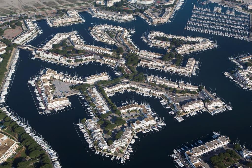 Duplex Centre Ville - 50M De La Plage - Clim - Garage - Netflix Le Grau-du-Roi Eksteriør bilde