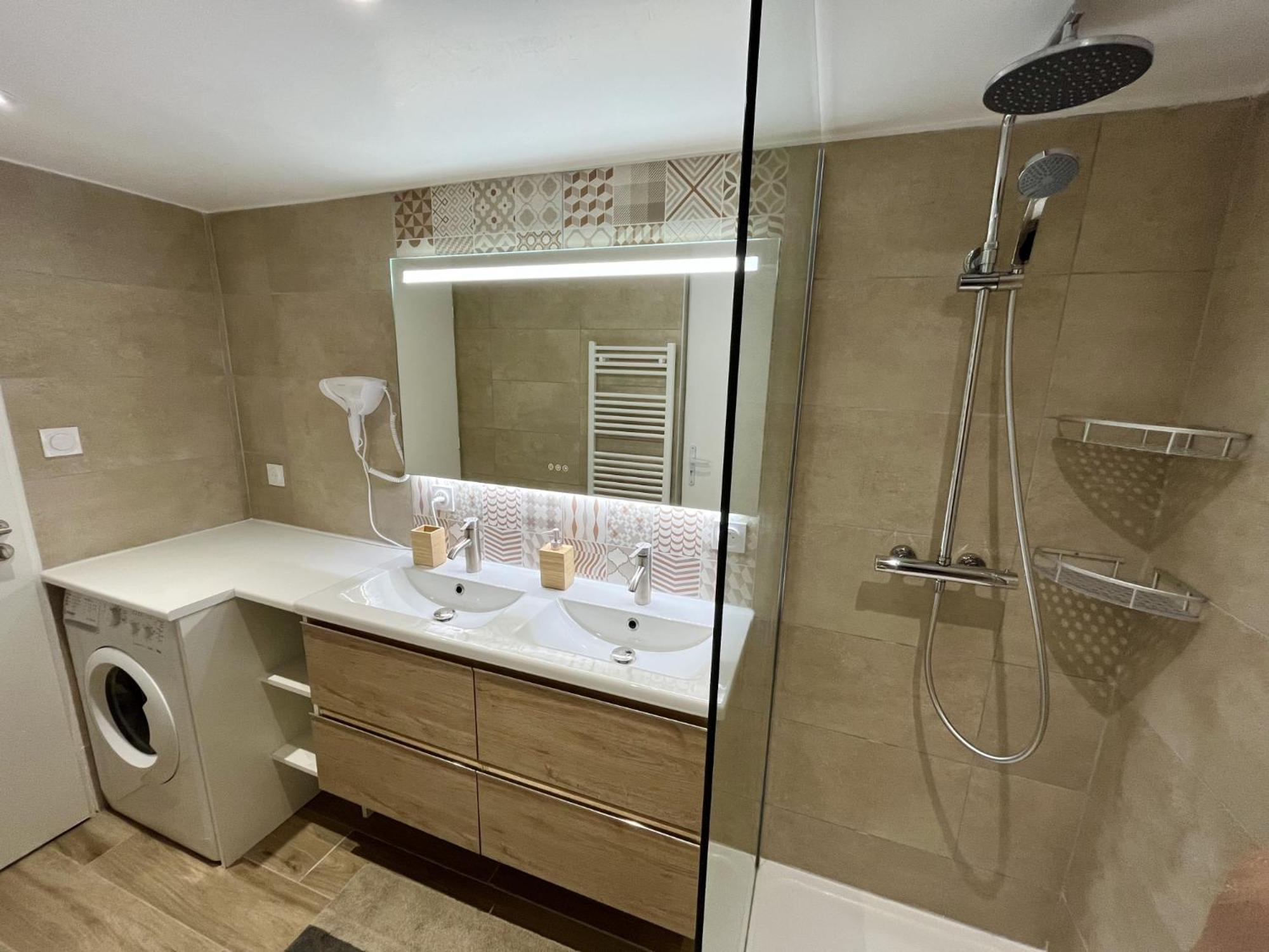 Duplex Centre Ville - 50M De La Plage - Clim - Garage - Netflix Le Grau-du-Roi Rom bilde