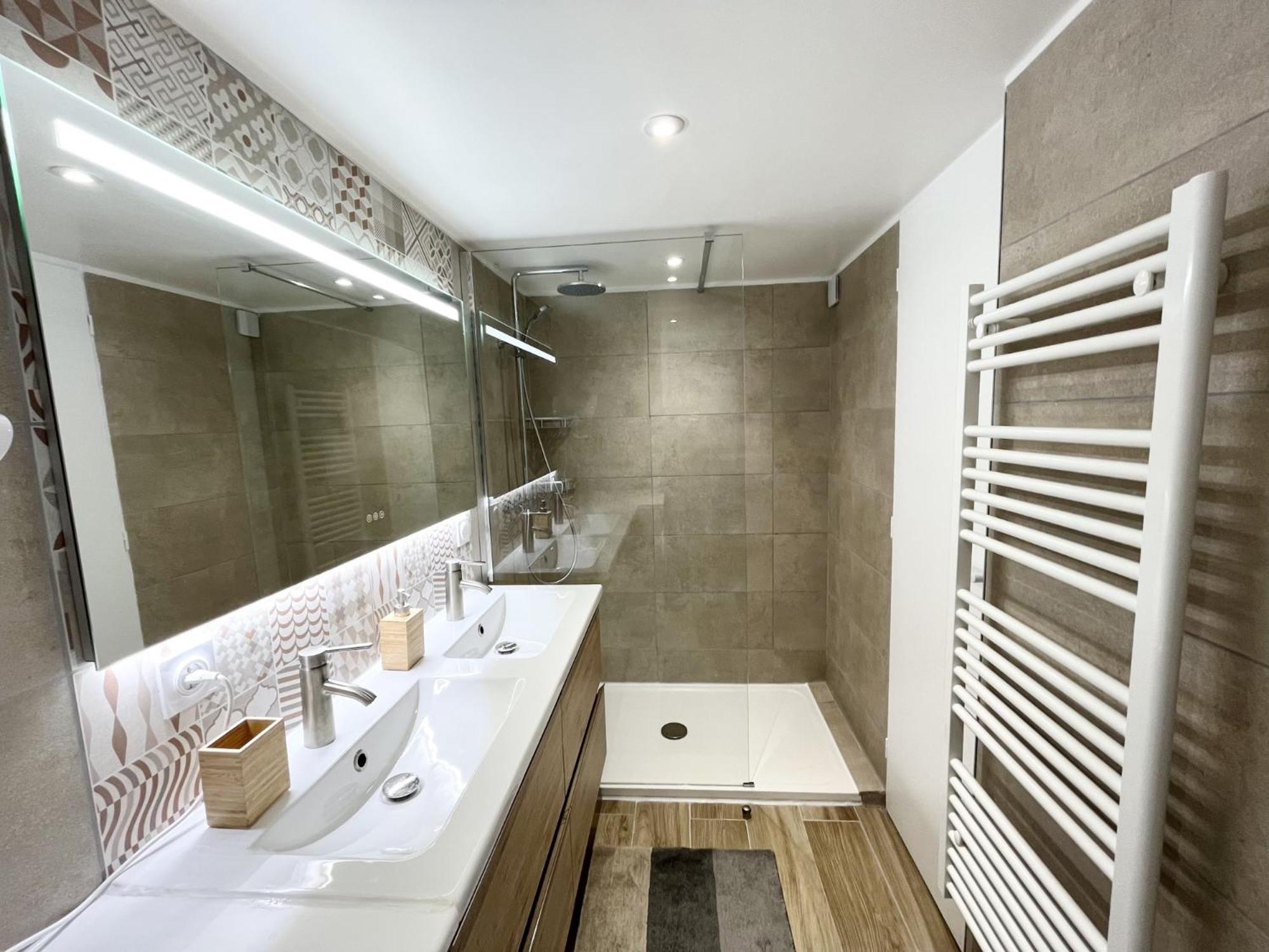 Duplex Centre Ville - 50M De La Plage - Clim - Garage - Netflix Le Grau-du-Roi Rom bilde